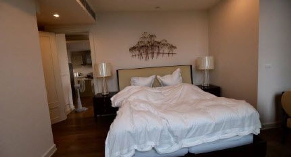 For rent 2 bedrooms condo in Pathum Wan, Bangkok