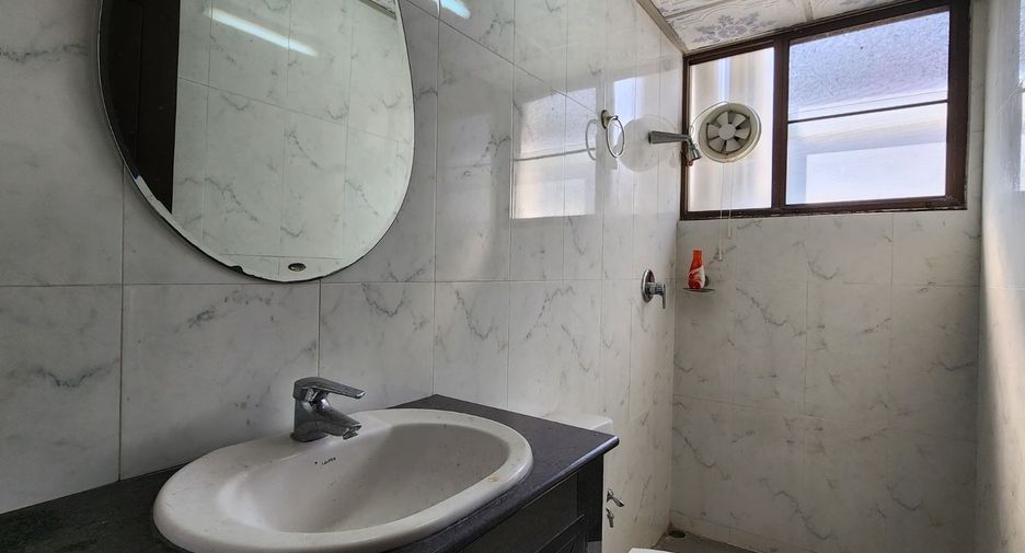 Reihenhaus zur Miete mit 3 Zimmer in Bang Kho Laem, Bangkok