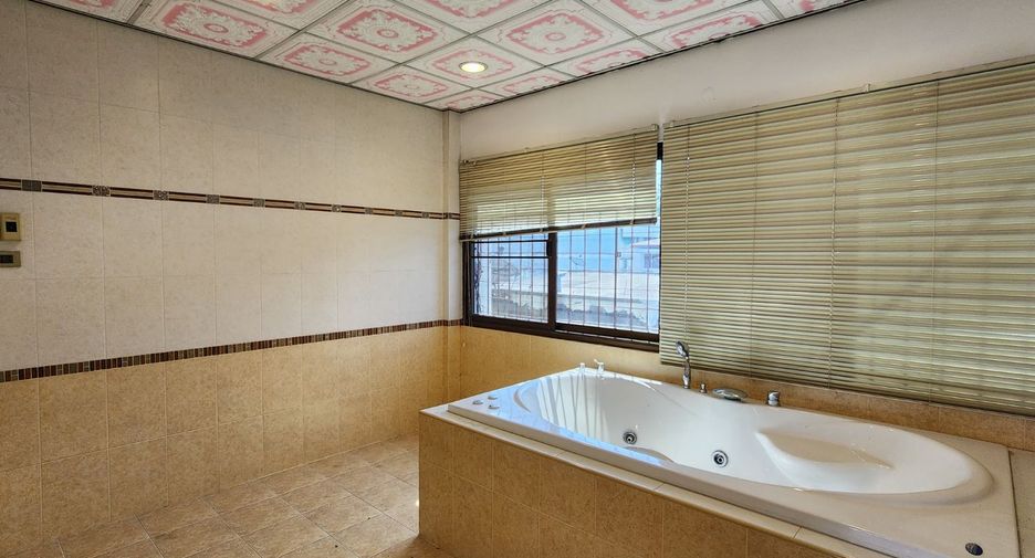 Reihenhaus zur Miete mit 3 Zimmer in Bang Kho Laem, Bangkok