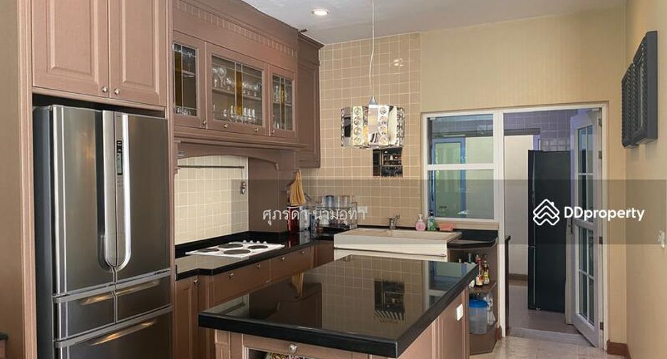À vendre 5 chambres maison à Lat Phrao, Bangkok