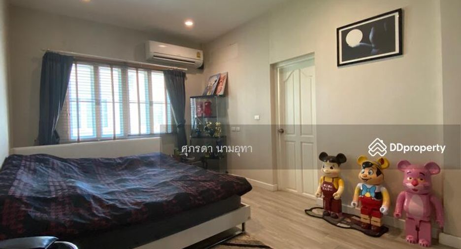 À vendre 5 chambres maison à Lat Phrao, Bangkok