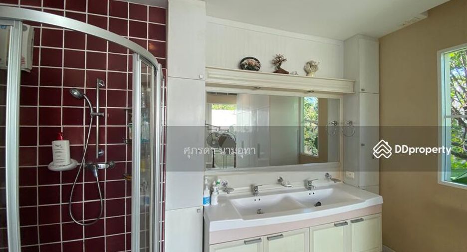 À vendre 5 chambres maison à Lat Phrao, Bangkok