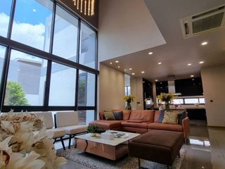 Casa en alquiler de 4 habitaciones en Huai Khwang, Bangkok