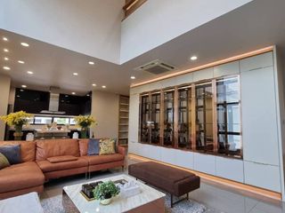 Casa en alquiler de 4 habitaciones en Huai Khwang, Bangkok