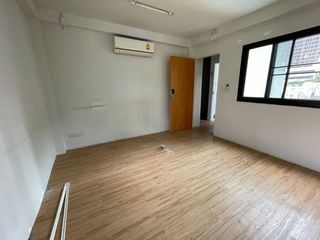 For rent 24 bed townhouse in Pathum Wan, Bangkok