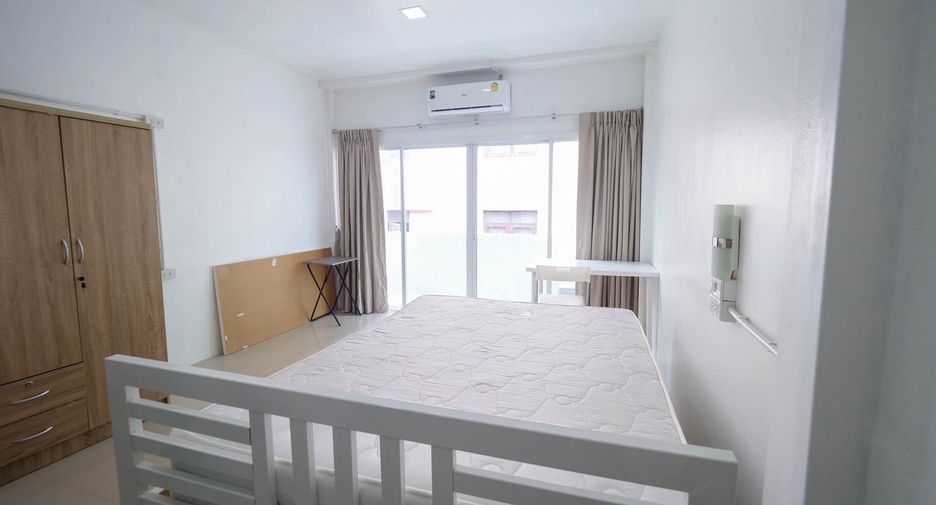 For sale 4 bedrooms retail Space in Khlong San, Bangkok