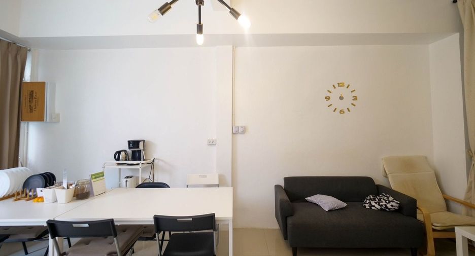 For sale 4 bedrooms retail Space in Khlong San, Bangkok