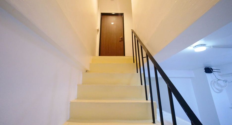 For sale 4 bedrooms retail Space in Khlong San, Bangkok
