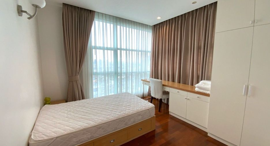 For rent 3 bedrooms serviced apartment in Bang Kho Laem, Bangkok