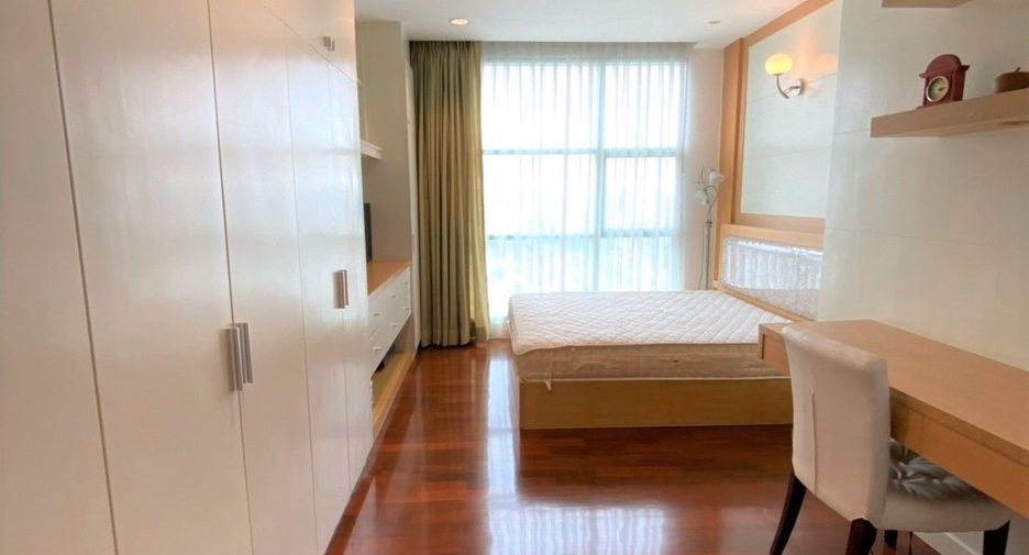 For rent 3 bedrooms serviced apartment in Bang Kho Laem, Bangkok