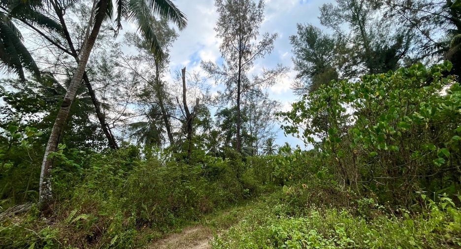 Terreno en venta en Takua Pa, Phang Nga