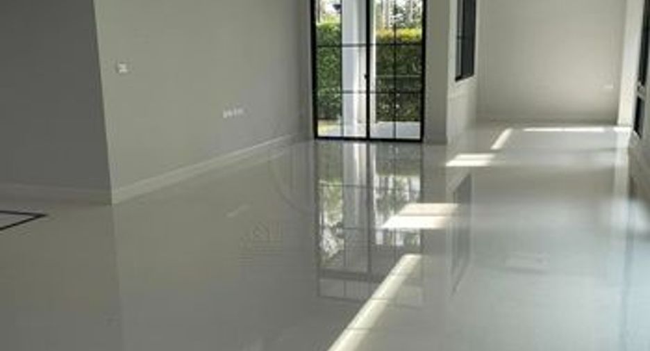 Haus zum Kauf mit 5 Zimmer in Saphan Sung, Bangkok