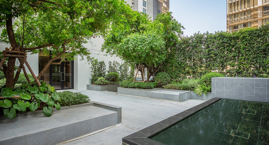 For rent 3 bedrooms condo in Khlong Toei, Bangkok