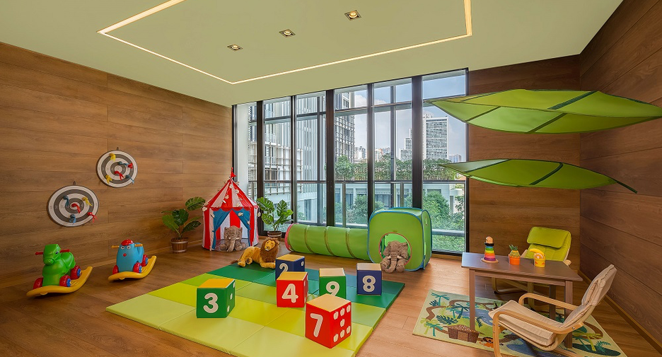 For rent 3 bedrooms condo in Khlong Toei, Bangkok