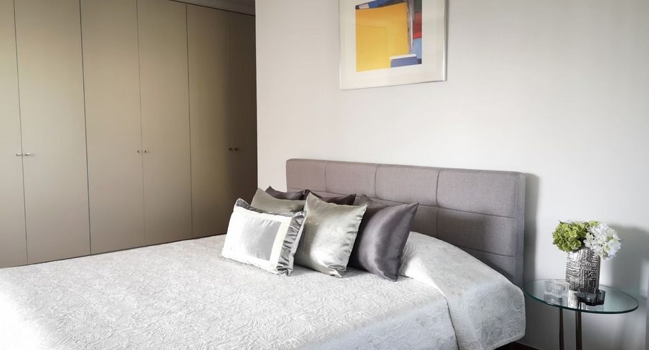 For rent 3 bedrooms condo in Watthana, Bangkok