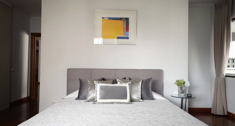 For rent 3 bedrooms condo in Watthana, Bangkok