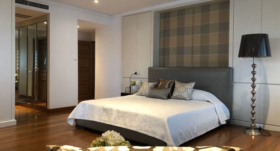 For rent 3 bedrooms condo in Watthana, Bangkok