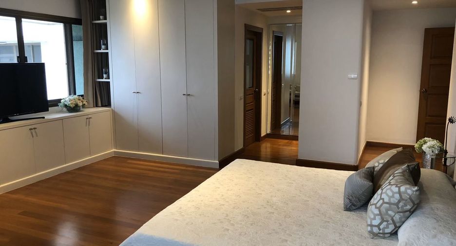 For rent 3 bedrooms condo in Watthana, Bangkok