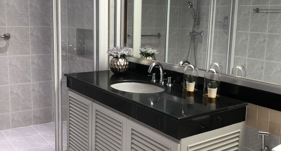For rent 3 bedrooms condo in Watthana, Bangkok