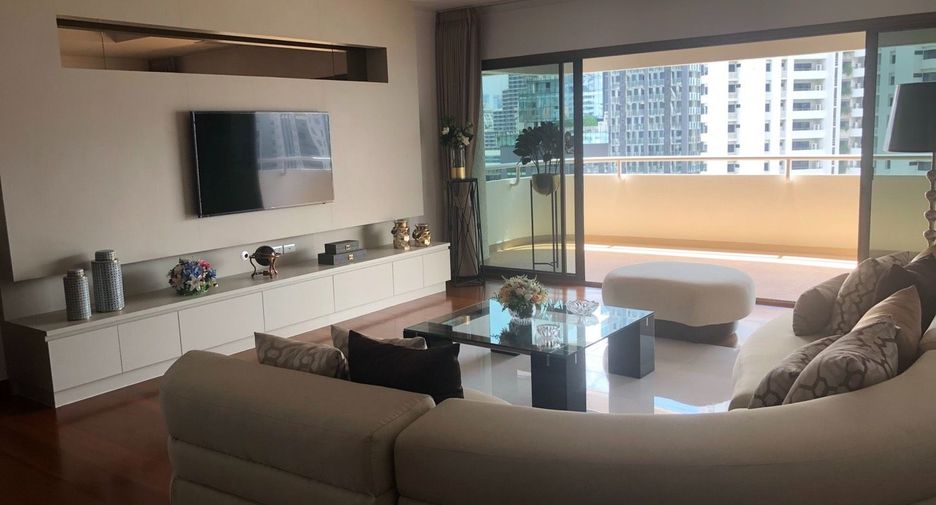 For rent 3 bedrooms condo in Watthana, Bangkok