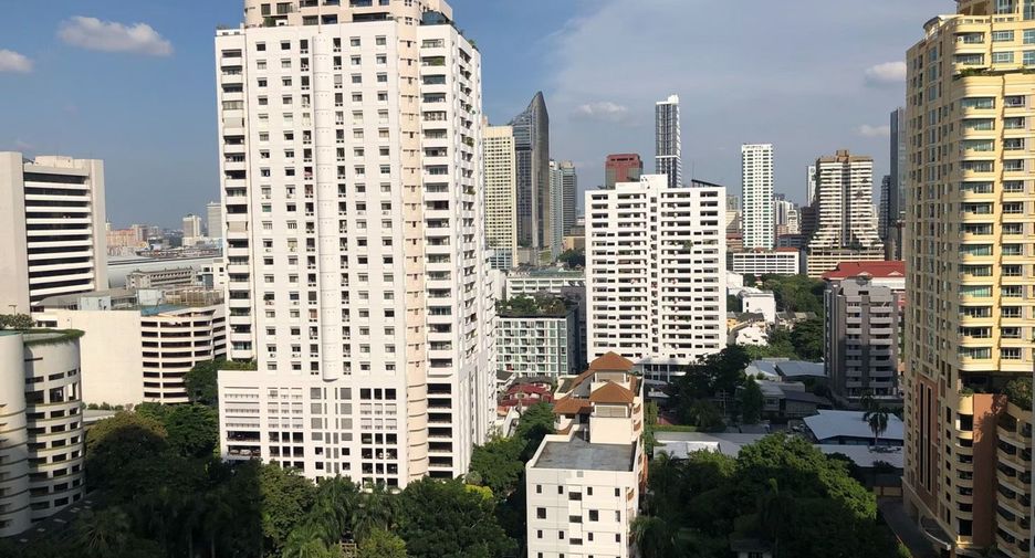 For rent 3 bedrooms condo in Watthana, Bangkok