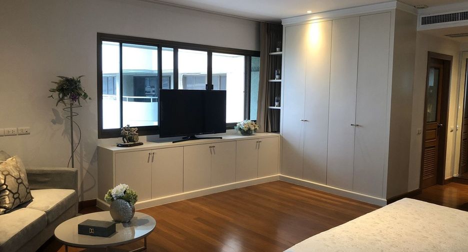 For rent 3 bedrooms condo in Watthana, Bangkok