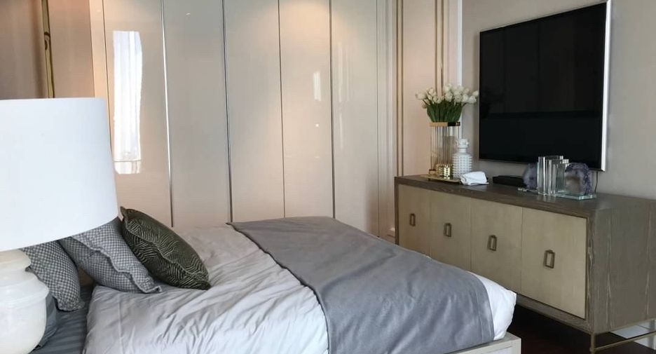 For rent 3 bedrooms condo in Khlong Toei, Bangkok