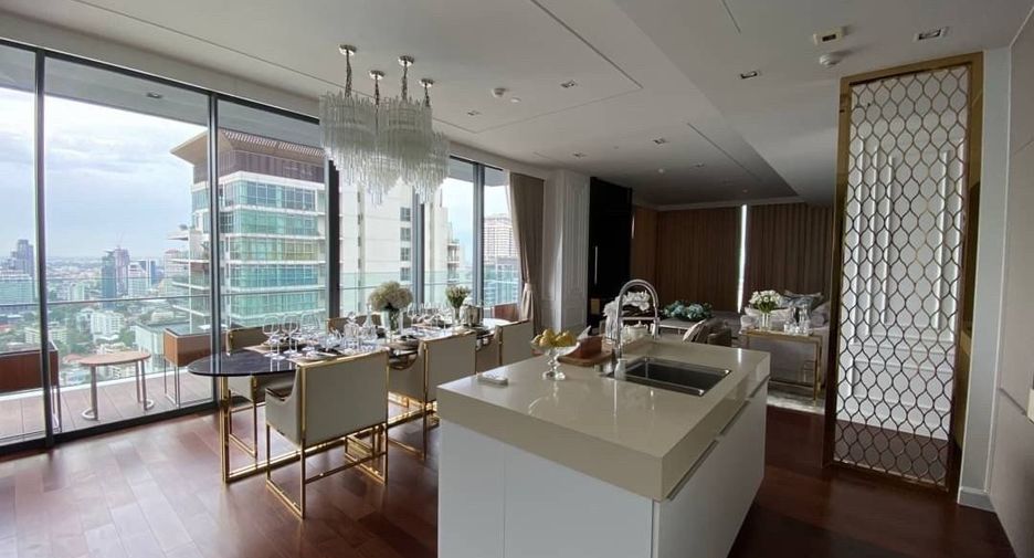 For rent 3 bedrooms condo in Khlong Toei, Bangkok