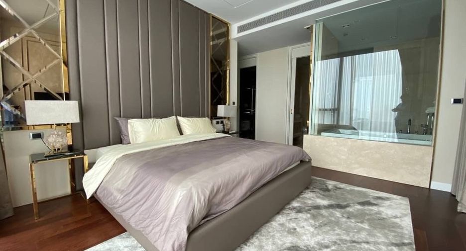 For rent 3 bedrooms condo in Khlong Toei, Bangkok