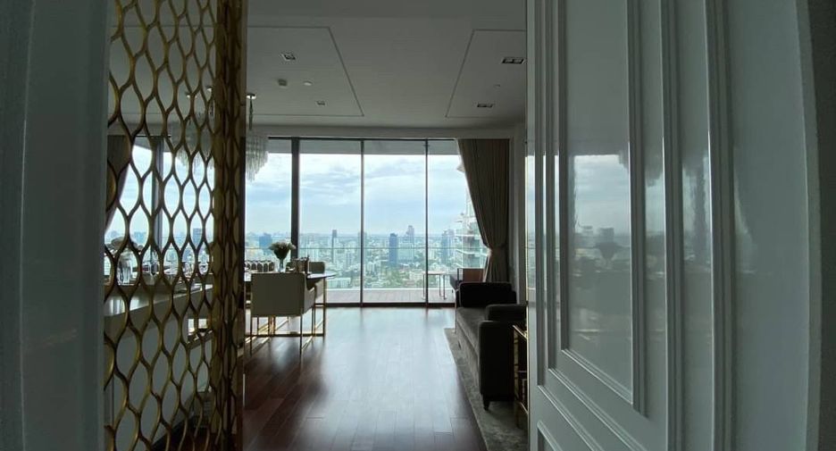 For rent 3 bedrooms condo in Khlong Toei, Bangkok