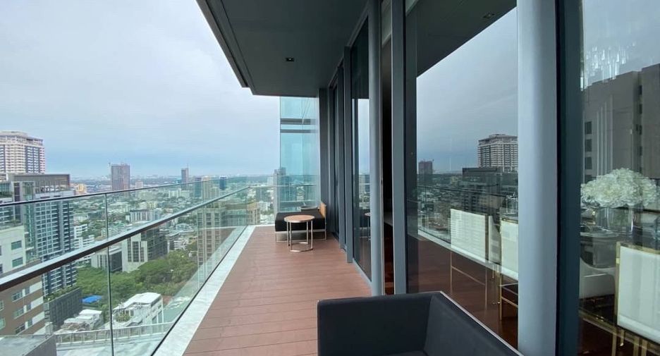 For rent 3 bedrooms condo in Khlong Toei, Bangkok