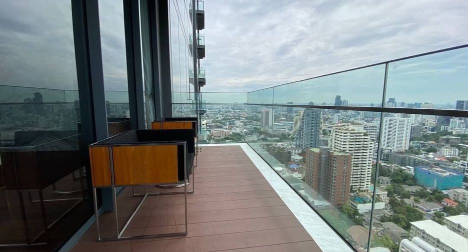 For rent 3 bedrooms condo in Khlong Toei, Bangkok