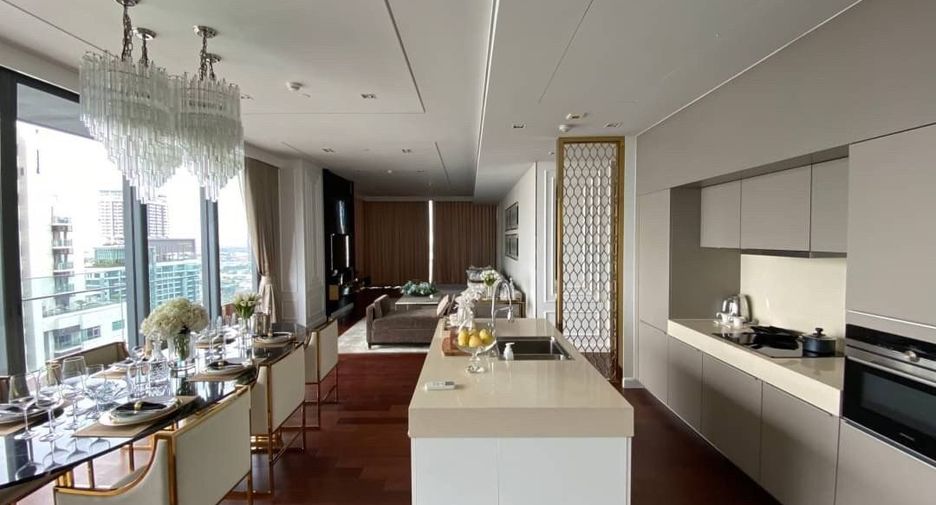For rent 3 bedrooms condo in Khlong Toei, Bangkok