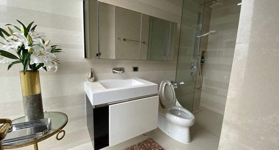 For rent 3 bedrooms condo in Khlong Toei, Bangkok