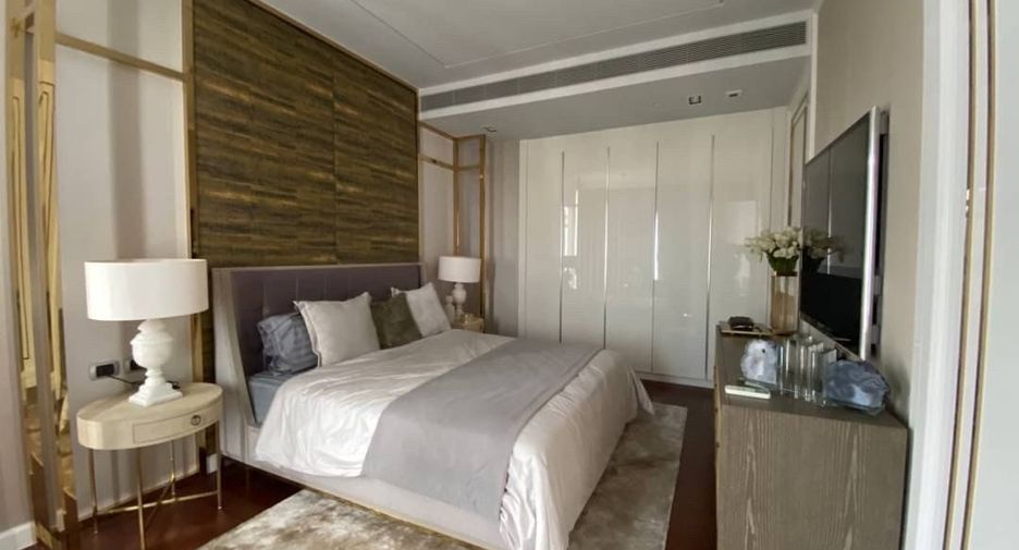 For rent 3 bedrooms condo in Khlong Toei, Bangkok