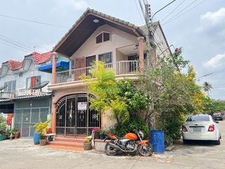À vendre 2 chambres maison de ville à Sam Phran, Nakhon Pathom