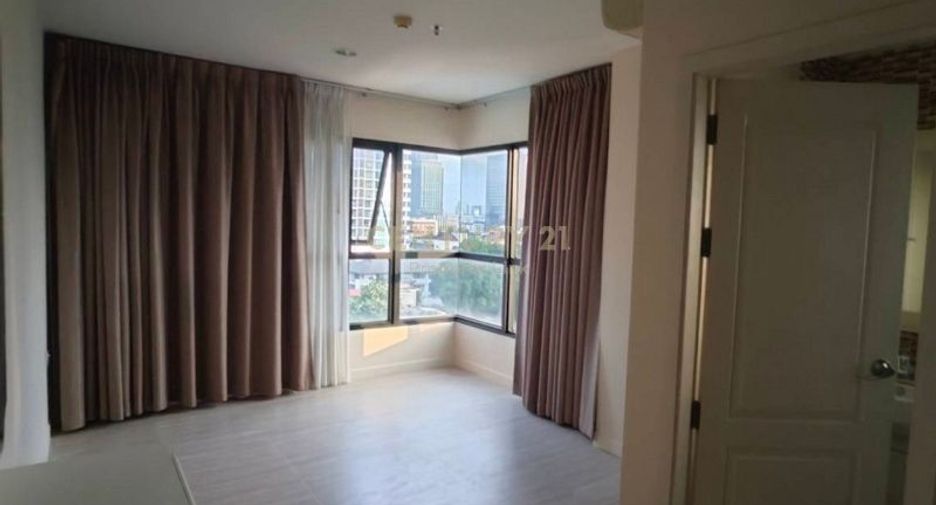 For sale 2 bedrooms condo in Phaya Thai, Bangkok