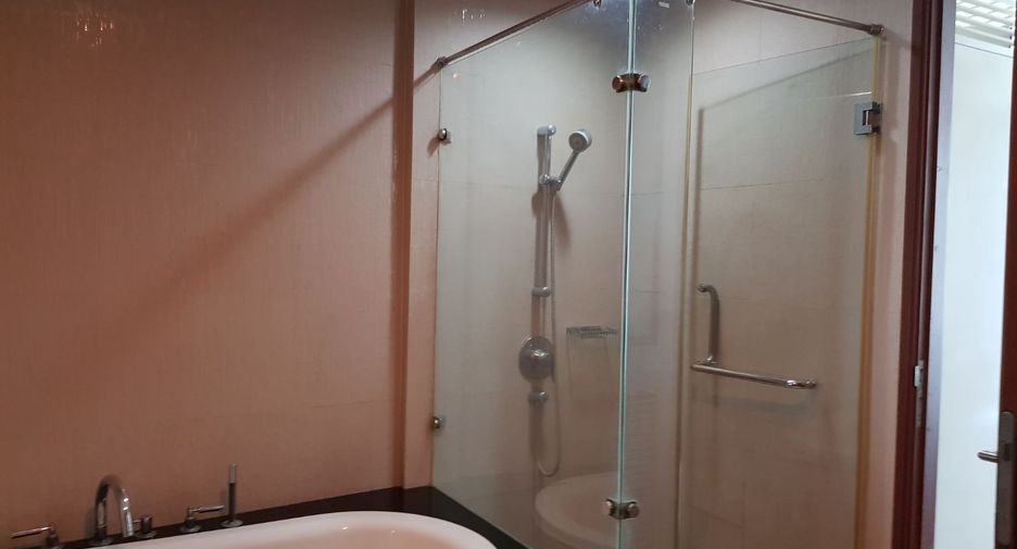 For rent and for sale 1 bed condo in Pathum Wan, Bangkok