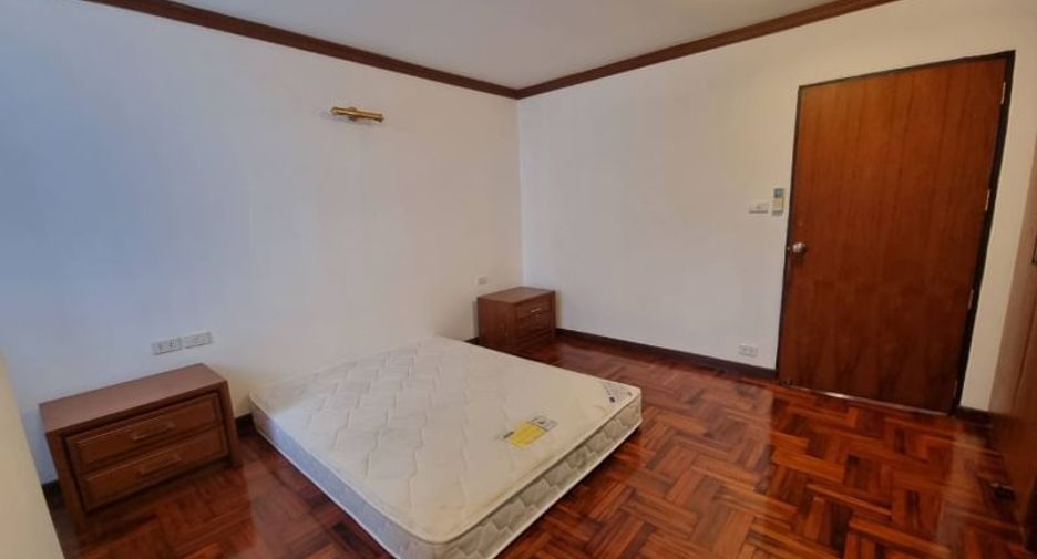 For rent 4 bedrooms condo in Khlong Toei, Bangkok
