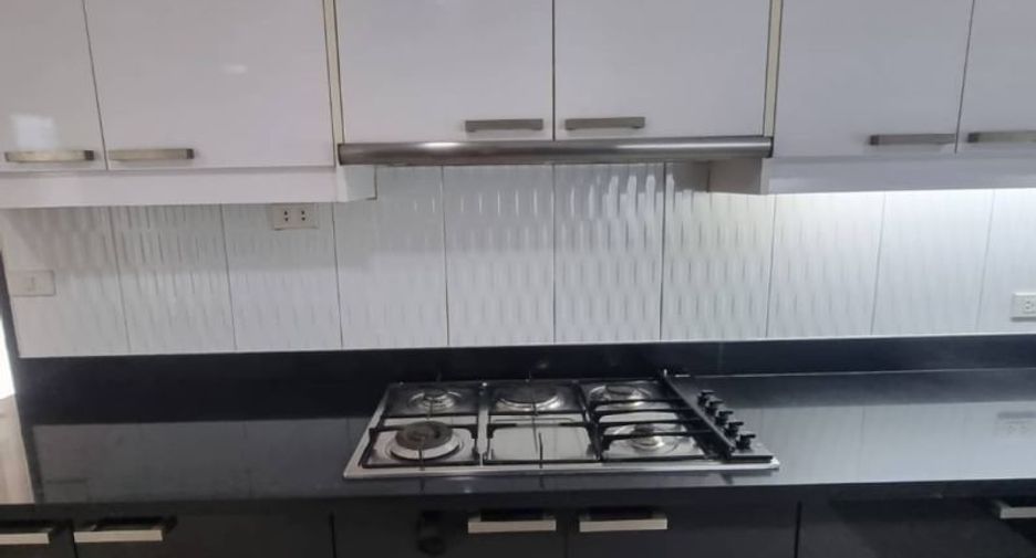 For rent 4 bedrooms condo in Khlong Toei, Bangkok