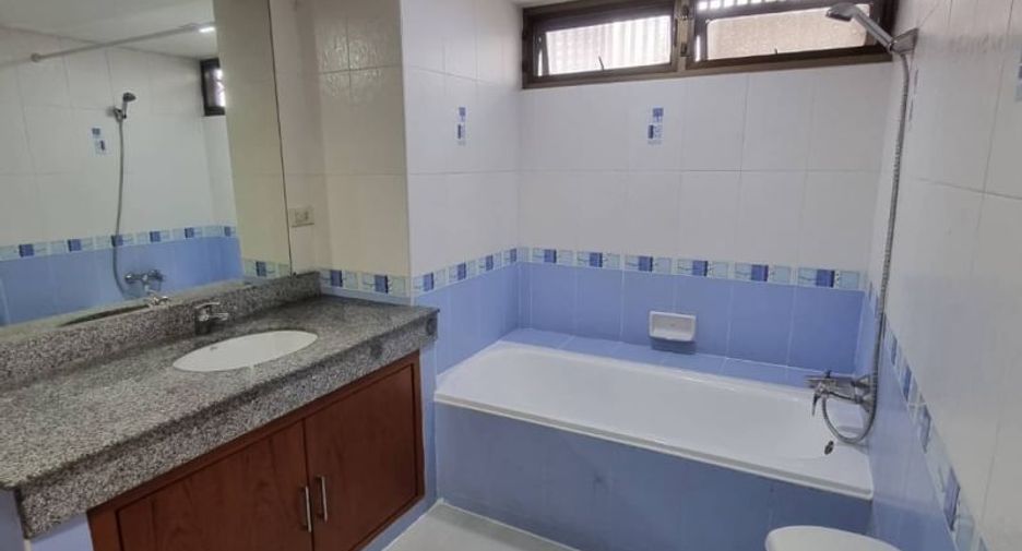 For rent 4 bedrooms condo in Khlong Toei, Bangkok