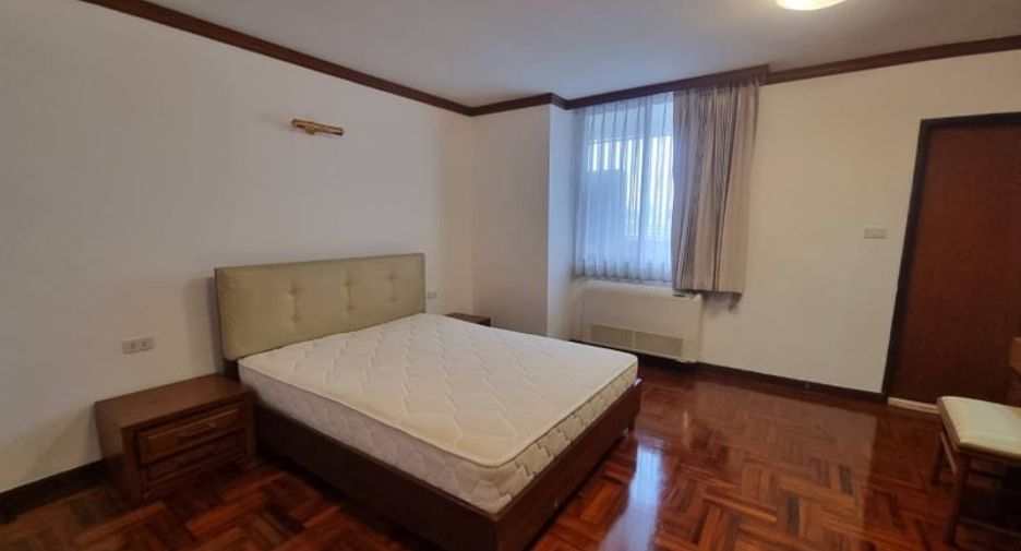 For rent 4 bedrooms condo in Khlong Toei, Bangkok