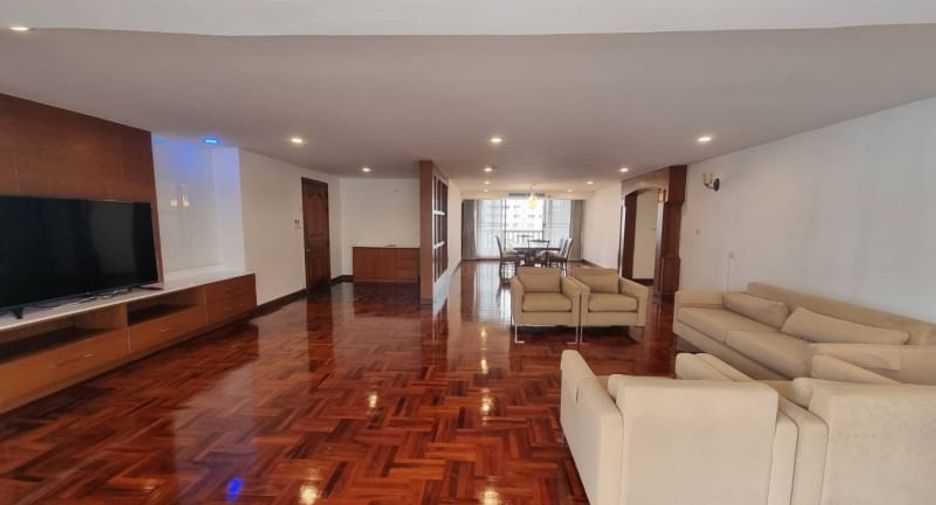For rent 4 bedrooms condo in Khlong Toei, Bangkok