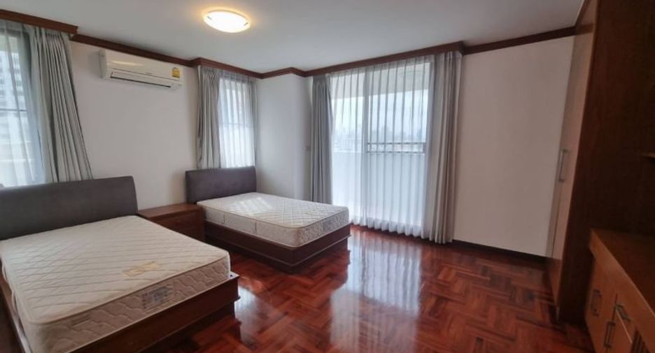 For rent 4 bedrooms condo in Khlong Toei, Bangkok
