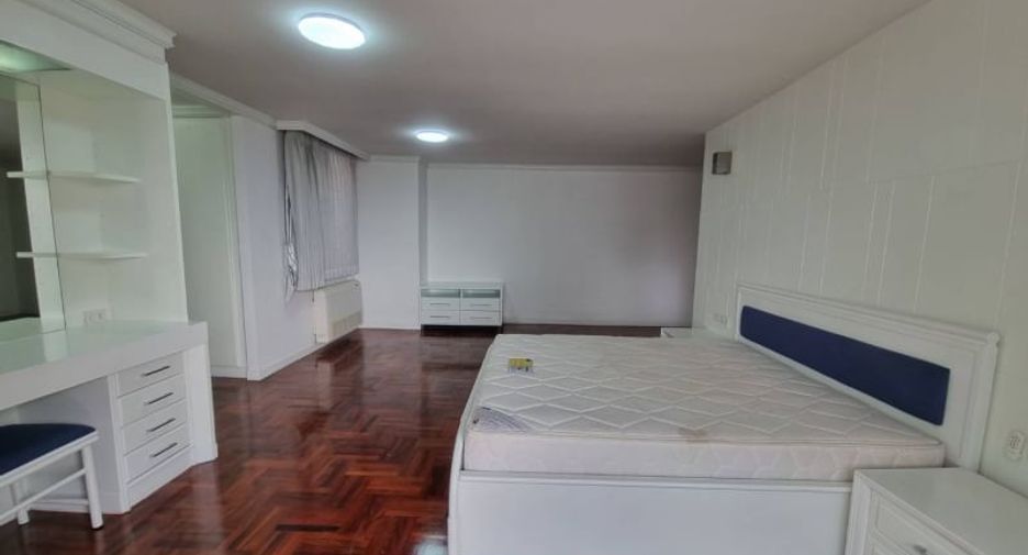 For rent 4 bedrooms condo in Khlong Toei, Bangkok