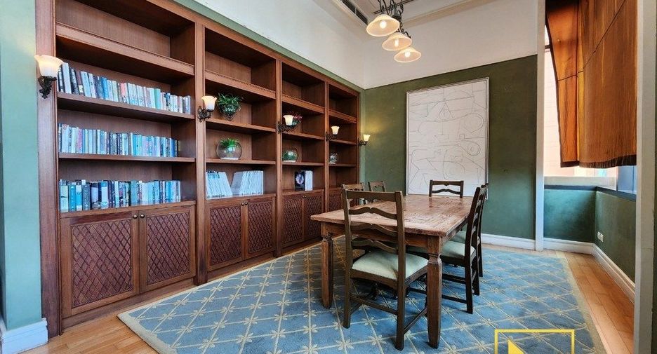 For rent 2 bedrooms condo in Khlong Toei, Bangkok
