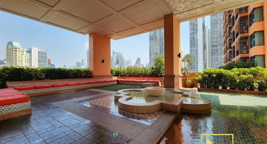 For rent 2 bedrooms condo in Khlong Toei, Bangkok