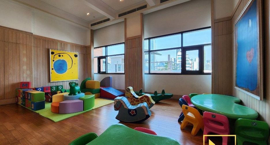 For rent 2 bedrooms condo in Khlong Toei, Bangkok