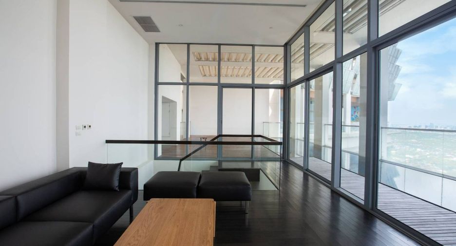For rent 4 bedrooms condo in Yan Nawa, Bangkok