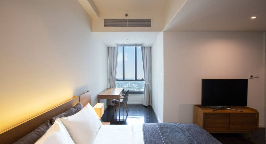 For rent 4 bedrooms condo in Yan Nawa, Bangkok